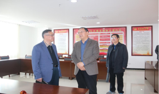 省委常委、省總工會(huì)主席馬吉孝等一行蒞臨青海物產(chǎn)集團(tuán)公司視察，調(diào)研指導(dǎo)道路貨運(yùn)企業(yè)建會(huì)、貨運(yùn)司機(jī)入會(huì)等工作