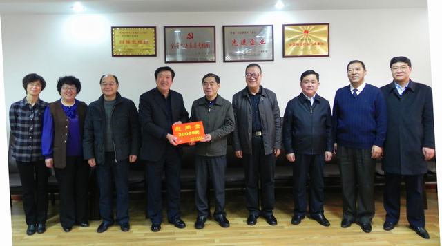 省委常委、副省長(zhǎng)駱玉林慰問(wèn)物產(chǎn)集團(tuán)