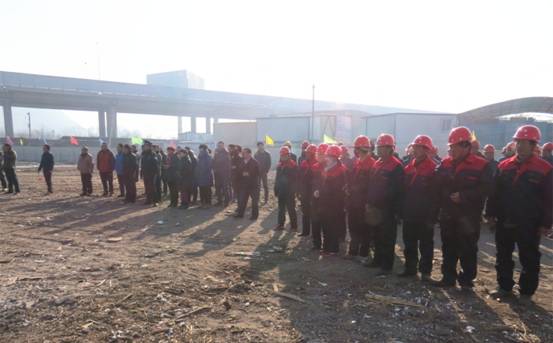 揚鞭策馬喜圓發(fā)展夢，萬眾一心共筑新長城