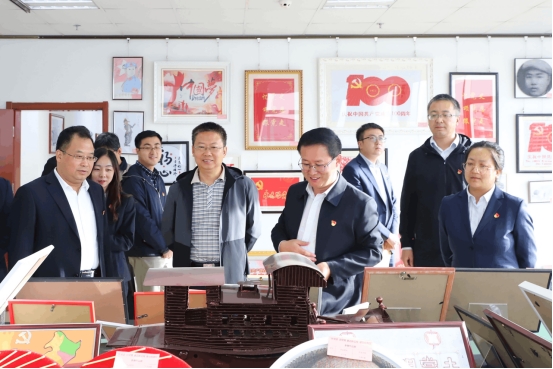 省農(nóng)村信用聯(lián)社與省物產(chǎn)集團(tuán)聯(lián)合開展&ldquo;傳承紅色文化  堅(jiān)定理想信念&rdquo;主題黨日活動(dòng)