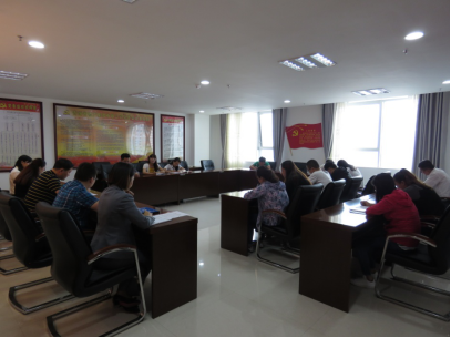 領(lǐng)會精神實(shí)質(zhì)，迅速掀起學(xué)習(xí)宣傳貫徹團(tuán)的十八大精神熱潮